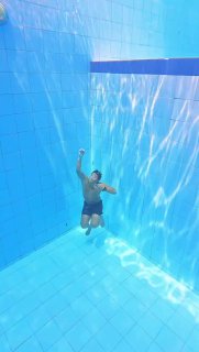 این ویدیو رو سیو کنید اگه یه وقت غرق شدید و شانسی گوشی هم تو جیبتون بود و ضدآبم بود، ویدیو رو ببینید باهاش بیاید بالای آب.

🆔  💯