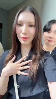 گفتگوی جدید یه ایرانی با جومونگ

باید بهش میگفت تا الان صد و یک بار سریالش تو ایران پخش شده و هنوز با ذوق نگا میکنن انگار اولین بارشونه میبینن😄

جومونگ هر وقت خواست بیاد ایران اسپانسرش باید شبکه تماشا بشه از بس بنده خدا رو نشون دادن

‌🆔  💯