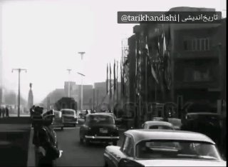 «خیابان آیزنهاور»

نامگذاری خیابان آیزنهاور و رونمایی از تابلو. 

گزارشگر توضیحات کافی رو می‌ده. فقط بگم خیابان آیزنهاور همون خیابان آزادیه. و با توجه به اینکه شهردار تهران در گزارش ناصر ذوالفقاریه، و ذوالفقاری آذر ۳۸ تا آذر ۳۹ شهردار تهران بود، پس این ویدیو هم احتمالاً برای زمستون سی‌وهشته.

🆔  💯